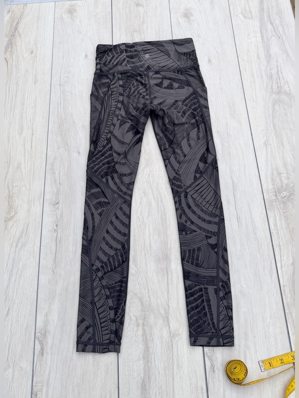 Athleta Salutation Stash II Printed 7/8 Tight XS Black Charcoal Tropical Palm - Picture 3 of 11